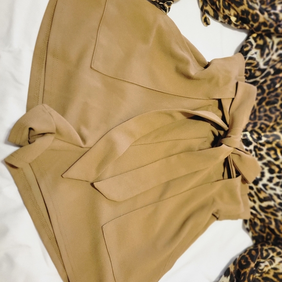 Leopard Print Blouse with Bow-Tie Shorts/ Romper. Fashion Nova, size XL - Picture 2 of 6